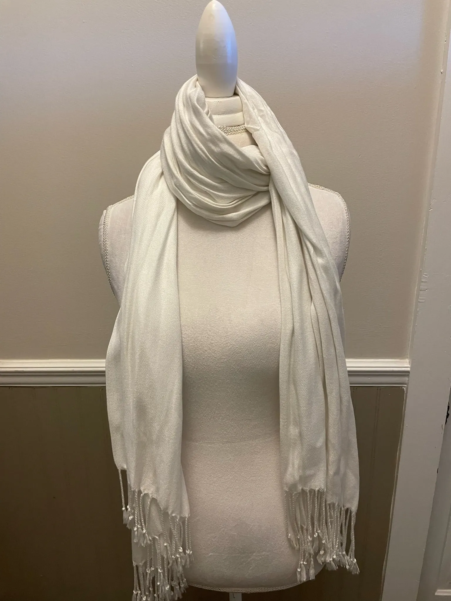 <€€ Womens Juniors White Wrap Winter Scarf Shawl with Fringe