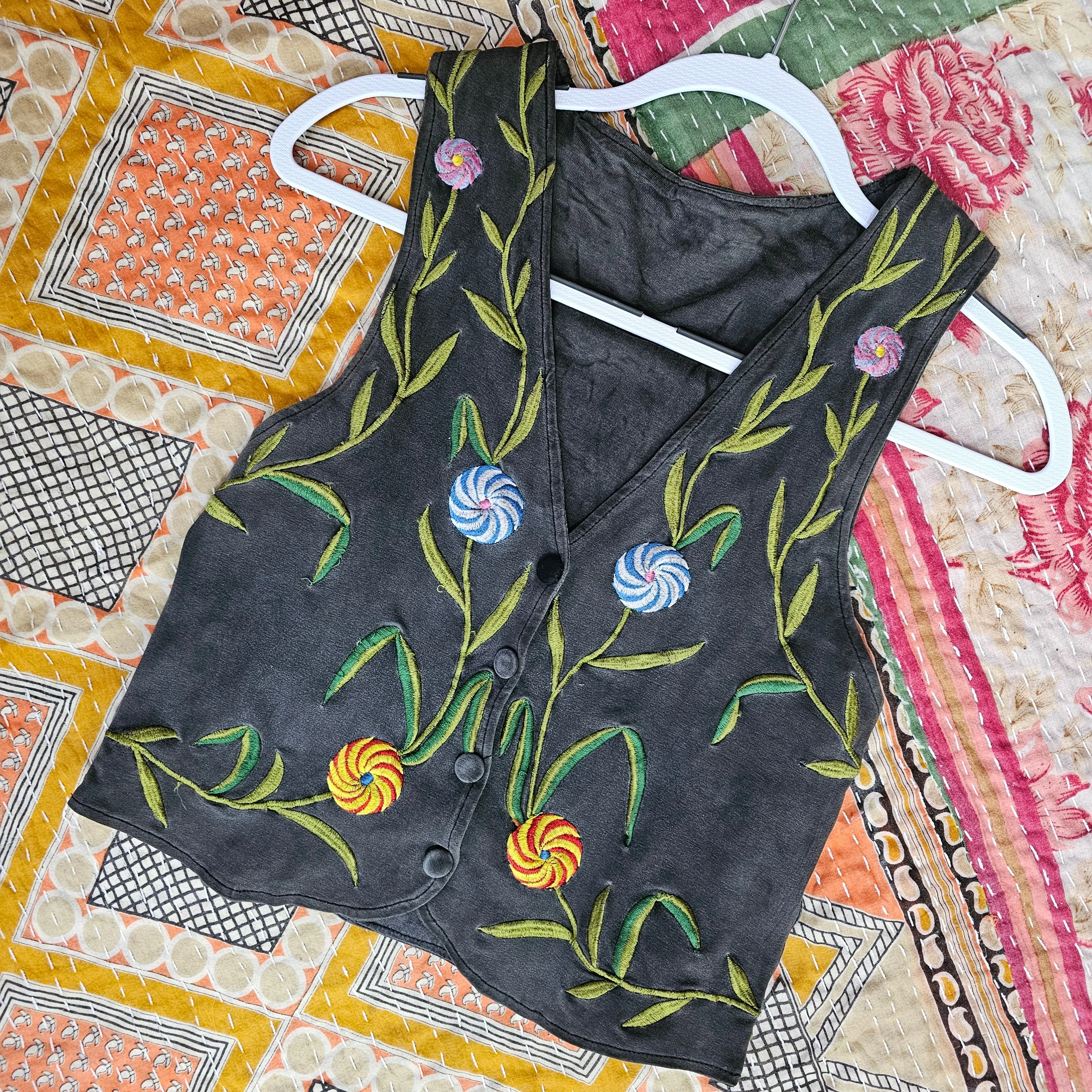 Vintage embroidered vest, flowers & vines, stretchy! S-M