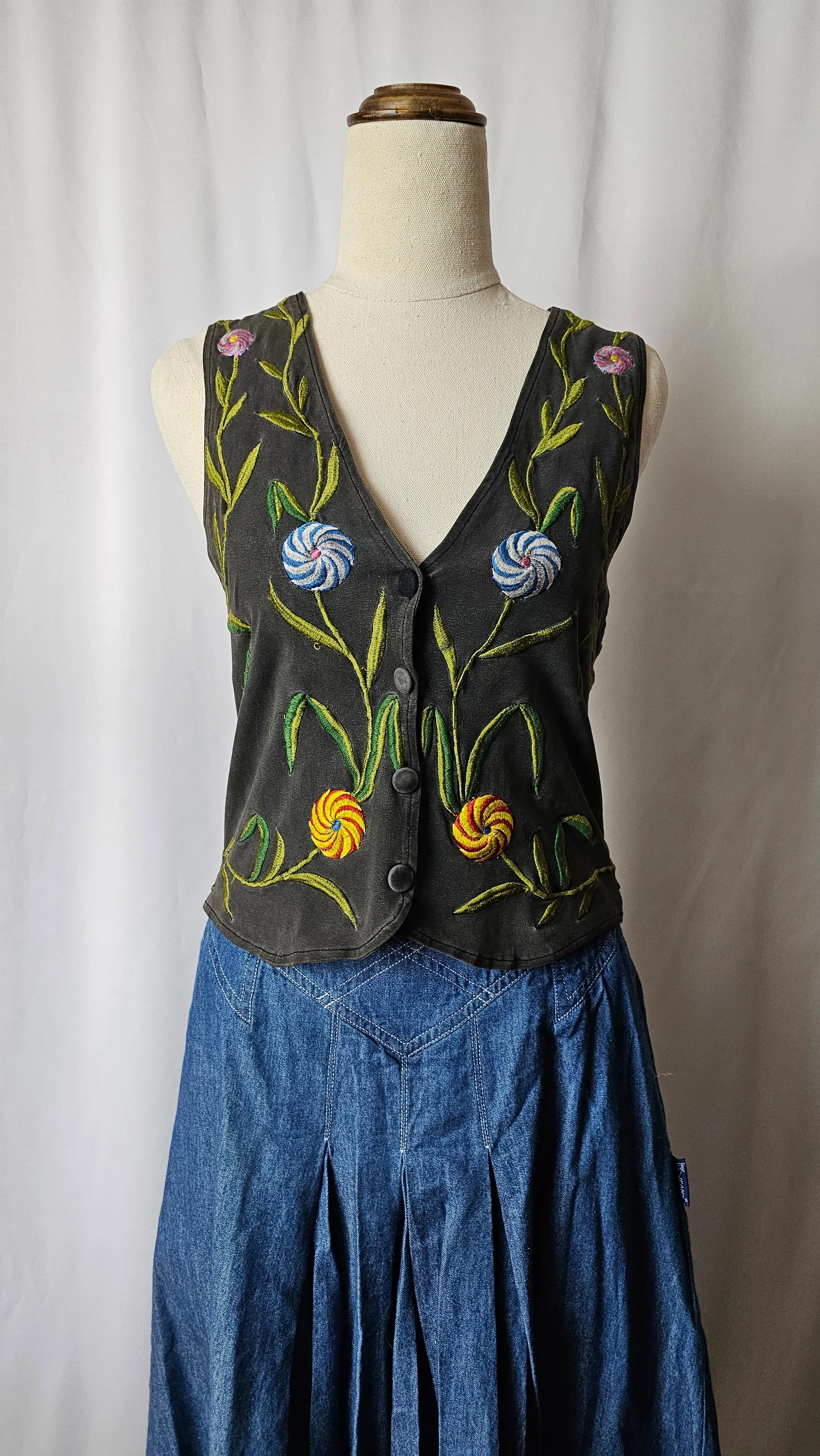 Vintage embroidered vest, flowers & vines, stretchy! S-M