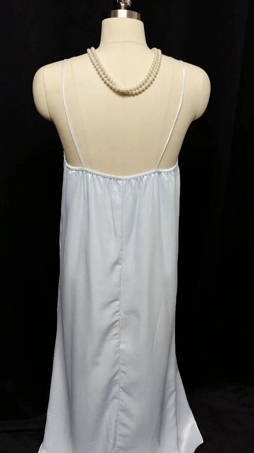 *VINTAGE NATORI BLUE & PEACH SATIN PEIGNOIR & NIGHTGOWN ADORNED WITH APPLIQUES